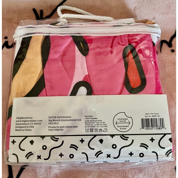 Bigmouth Donut Pink Beach Blanket Towel - Picture 2 of 2